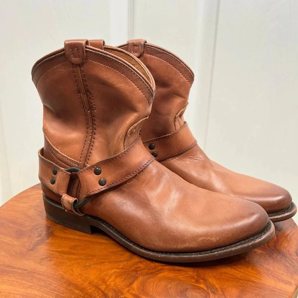 Frye Wyatt Harness Women's Wyatt Ankle Boots Size 5.5 Cognac Brown Western Style - Picture 3 of 12